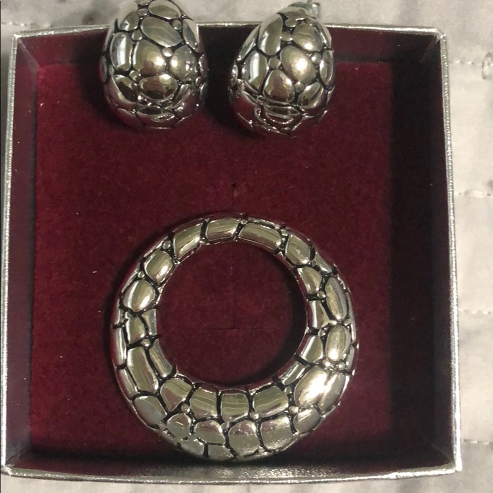 Pendant and earring set